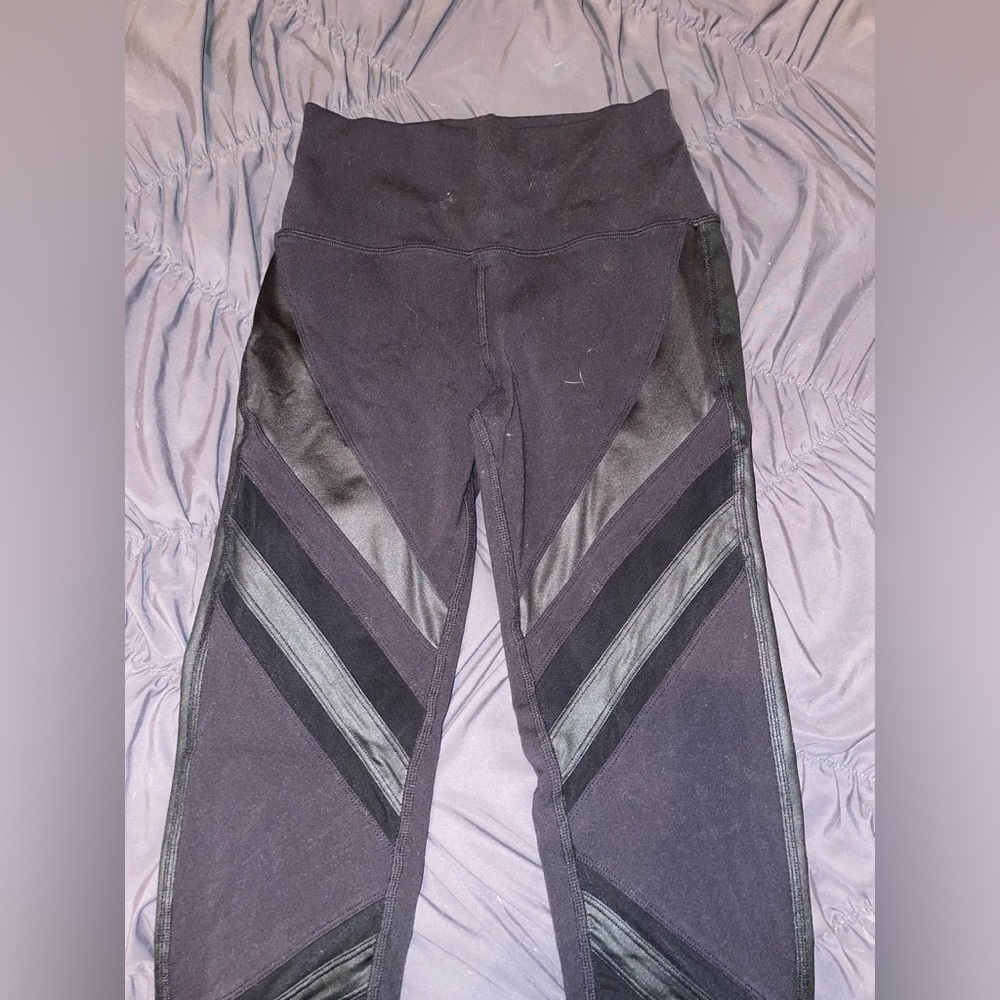 alo yoga leggings